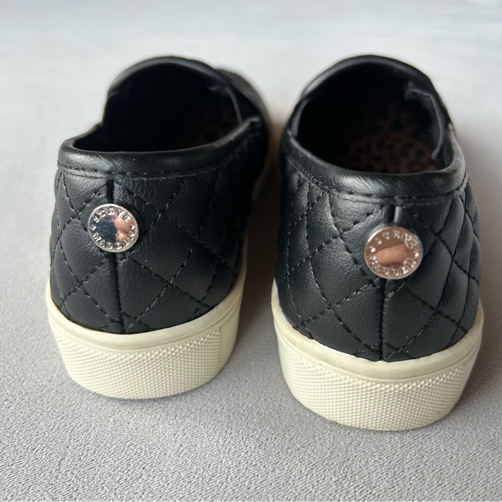 Steve Madden ~ Quilted Slip On Sneaker ~ Kids Size 1 - Picture 8 of 17